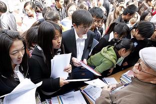 索博斯洛伊本场数据：1拦截4抢断，10次对抗6次成功，评分7.3